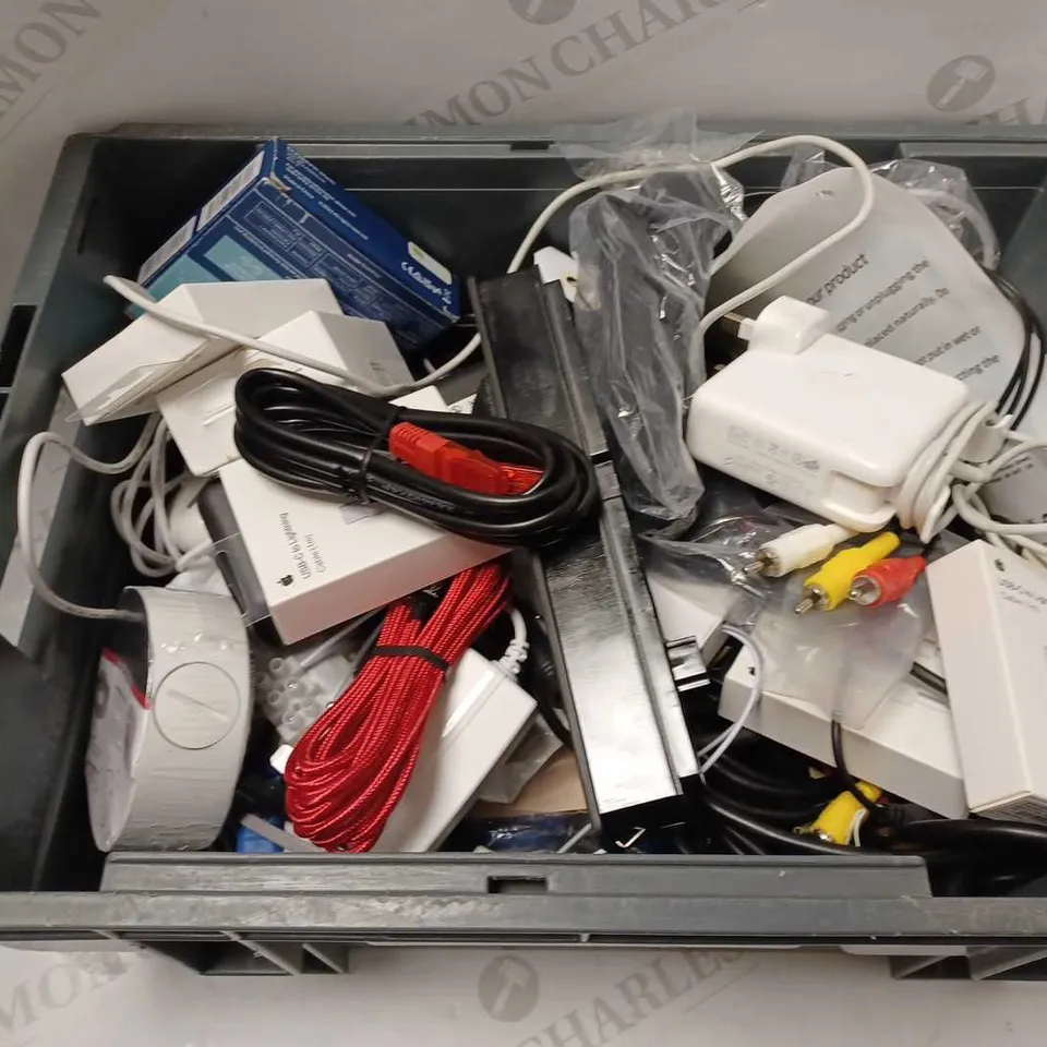 BOX OF ASSORTED ELECTRICALS & ELECTRICAL CABLES OF VARIOUS TYPES TO INCLUDE APPLE USB-C 20W POWER ADAPTER, ARCTIC F9 PWM PST CASE FAN, CCTV CAMERA JUNCTION BOX, ETC