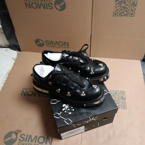 KOI BLACK LEATHER SHOES – HIDDEN IN SOLITUDE – UK 9 (STYLE KA00488-UK9)
