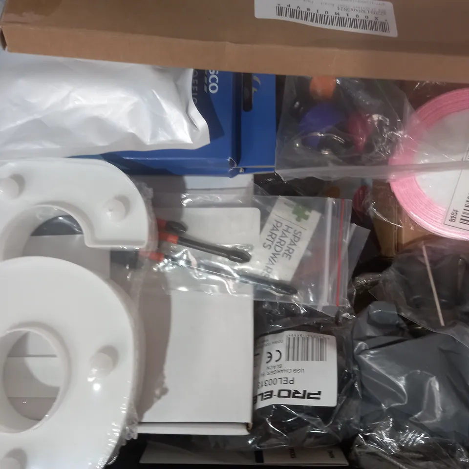 APPROXIMATELY 15 ASSORTED HOUSEHOLD ITEMS TO INCLUDE CUTTING WHEEL, MKA TORCH, NAME LABEL KIT, ETC