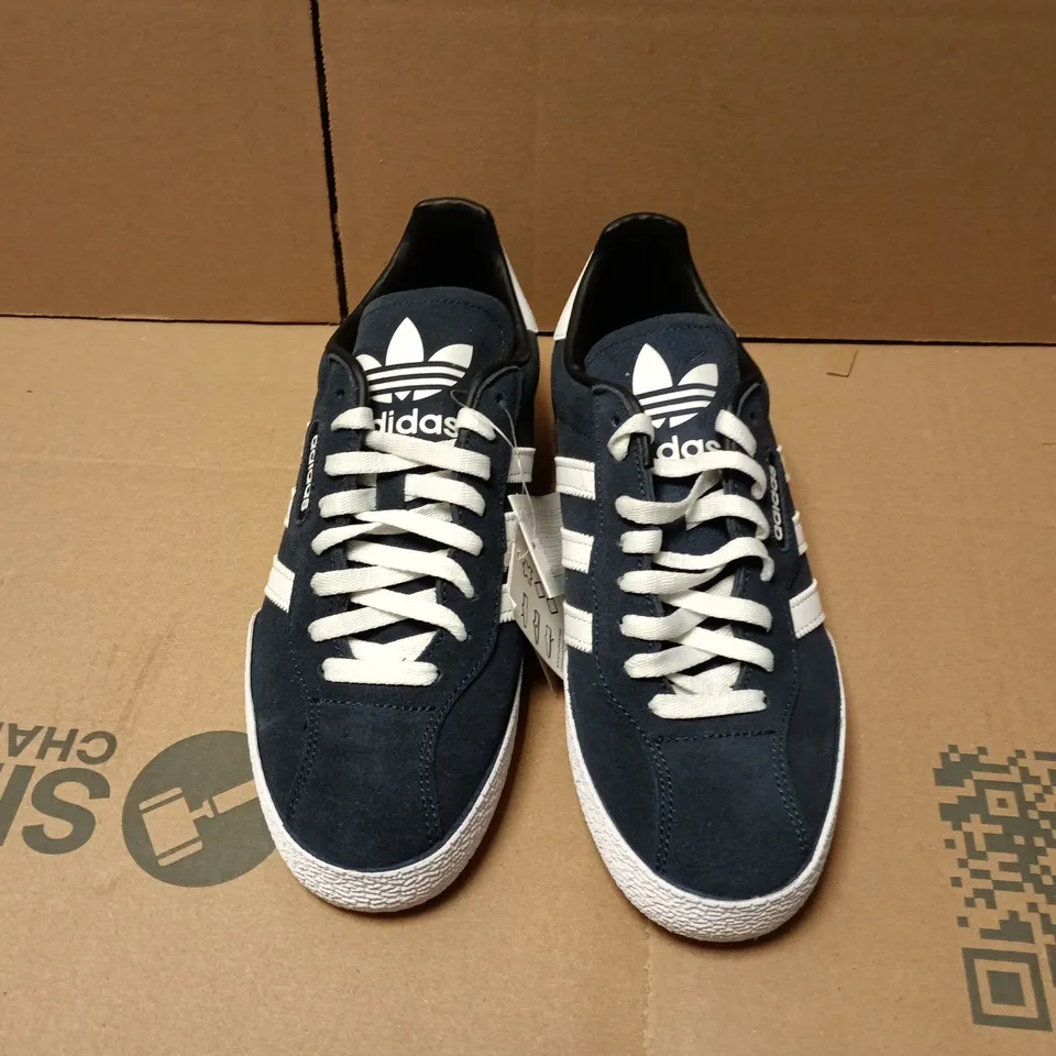 UNBOXED PAIR OF ADIDAS SAMBA TRAINERS IN NAVY - UK 9