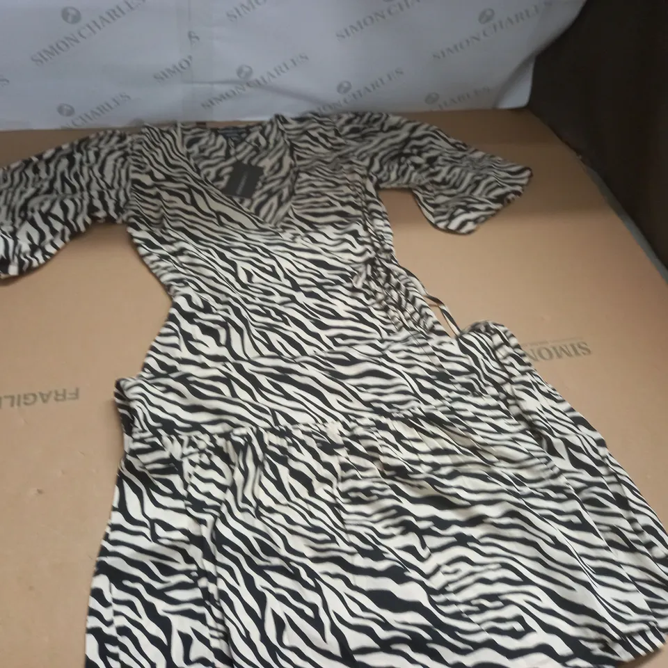 WEDNESDAY GIRL V-NECK DRESS - XXS