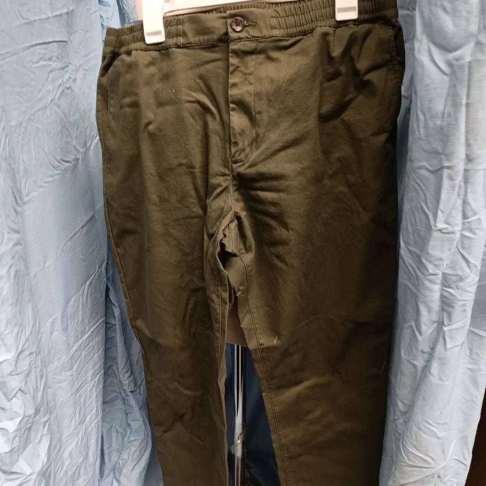 BOX OF APPROXIMATELY 12 X EVERYDAY PANT – GREEN - SIZE L