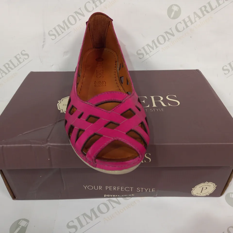 BOXED PAIR OF PAVERS SLIP-ON SANDALS IN FUSCHIA EU SIZE 41