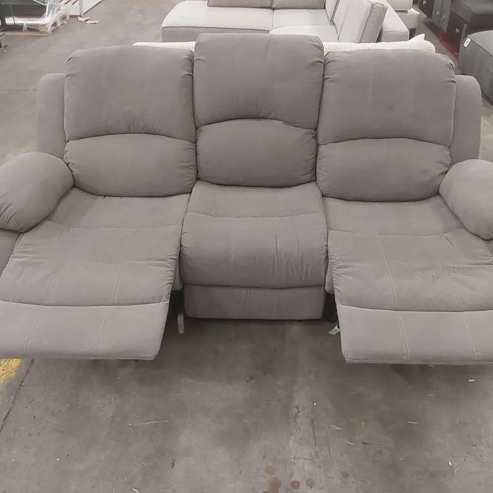 QUALITY DESIGNER FABRIC UPHOLSTERED 3 SEATER MANUAL RECLINER SOFA WITH POWER OUTLET
