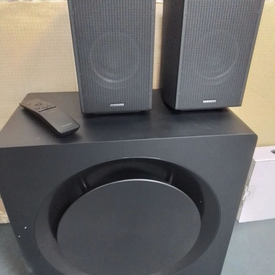 SAMSUNG Q990C SOUNDBAR AND SPEAKER SET