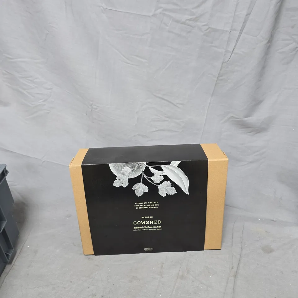 COWSHED REFRESH BATHROOM SET – BOXED