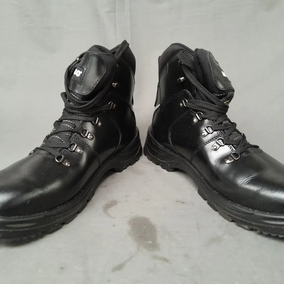 BOXED PAIR OF ARCO SAFETY ANKLE BOOTS IN BLACK UK SIZE 13