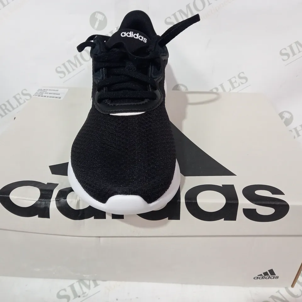 BOXED PAIR OF ADIDAS QT RACER 3.0 SHOES IN BLACK/WHITE UK SIZE 6