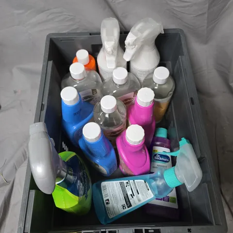  APPROXIMATELY 10 ASSORTED HOUSEHOLD CLEANERS 