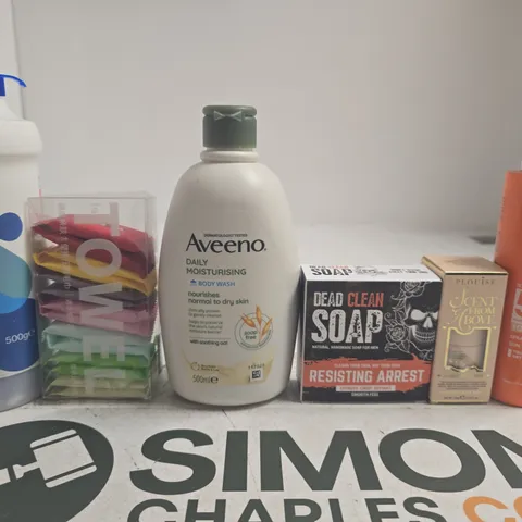 APPROXIMATELY 15 ASSORTED HEALTH & BEAUTY PRODUCTS TO INCLUDE DEAD CLEAN SOAP AND AVEENO