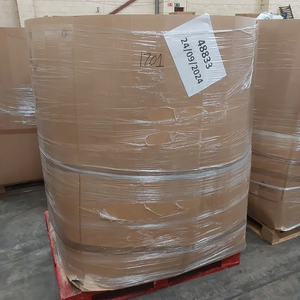 PALLET TO CONTAIN A LARGE ASSORTMENT OF PILLOWS AND CUSHIONS // BRANDS MAY VARY