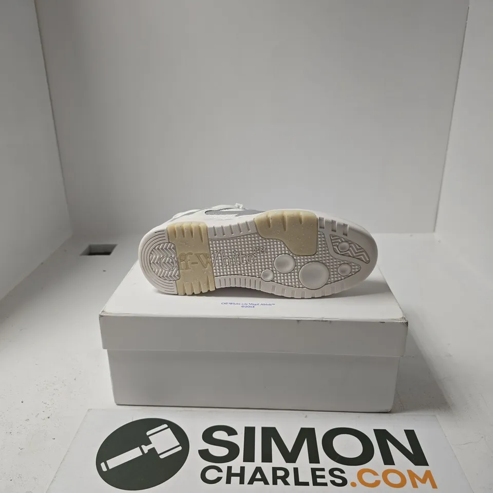 BOXED PAIR OF OFF-WHITE MEN'S OUT OF OFFICE CLASSIC TRAINERS, TRADEMARK BRANDING SIZE EU 38