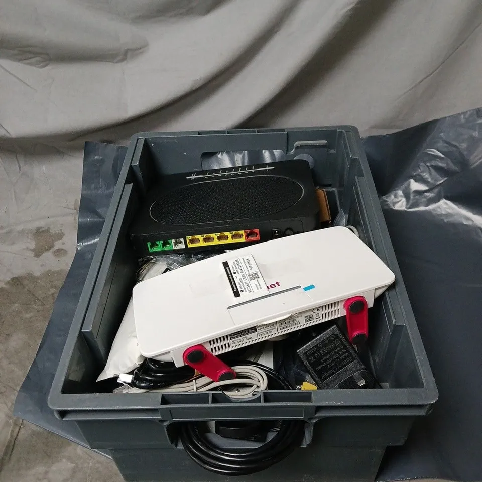 APPROXIMATELY 15 ASSORTED ITEMS TO INCLUDE REMOTE CONTROLS, PLUGS, ROUTERS ETC