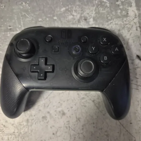 NINTENDO SWITCH HANDHELD CONTROLLER IN BLACK