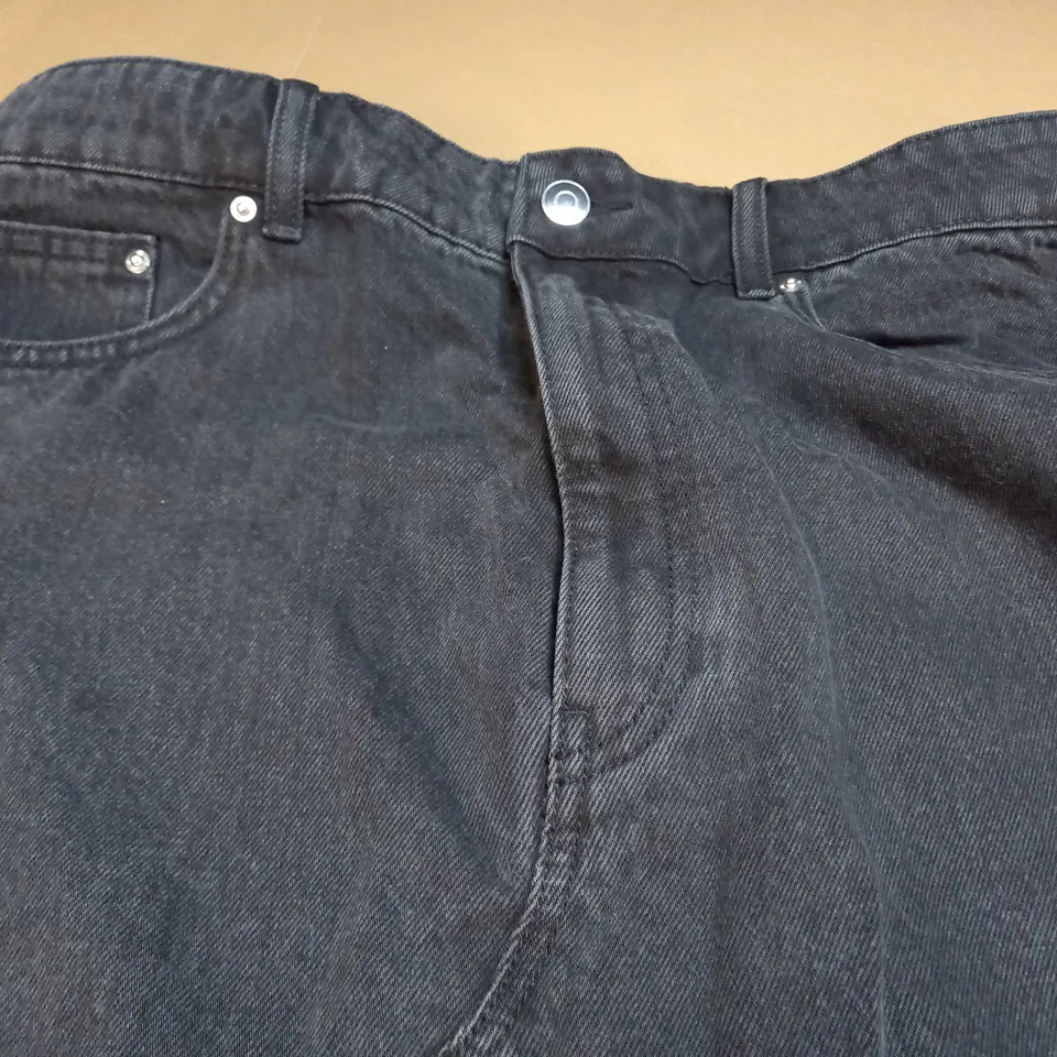 H&M DENIM JEAN SKIRT IN BLACK - UK 20