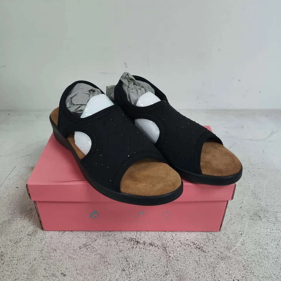 DR LIGHTFOOT WIDE FIT SANDALS – UK 7