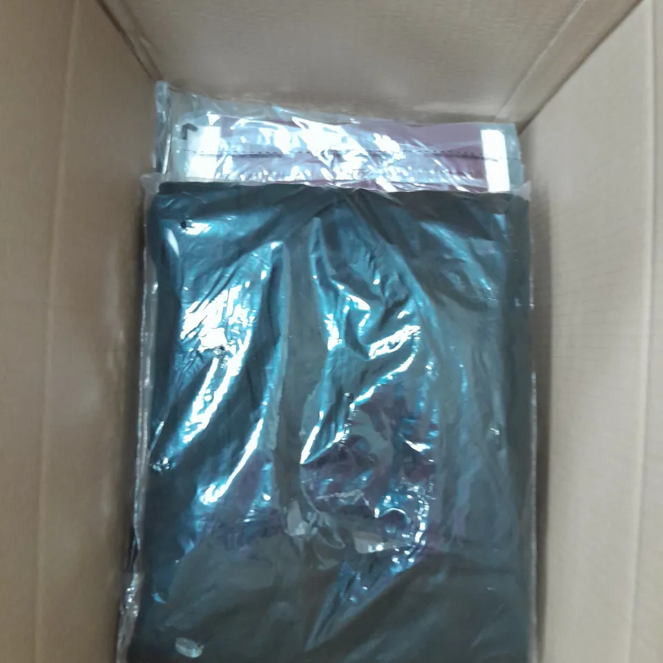 LOT OF APPROX 16 CLOTHING ITEMS IN VARIOUS STYLES, COLOURS AND SIZES 