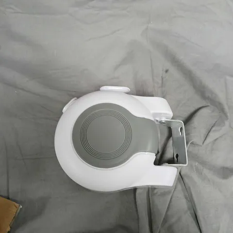 WHITE WALL-MOUNTED RETRACTABLE CLOTHESLINE WITH MOUNTING BRACKET