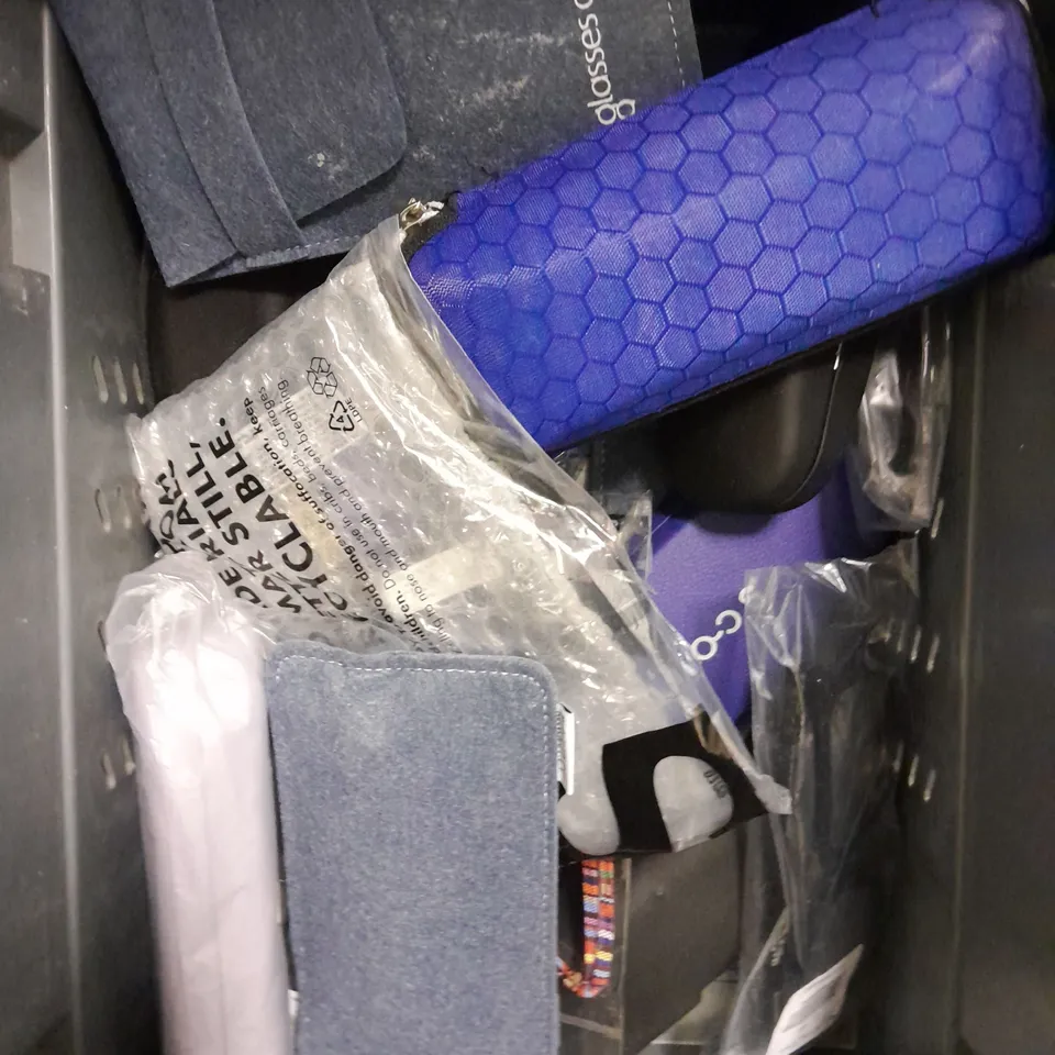 APPROXIMATELY 15 ASSORTED SPECTACLES/SUNGLASSES IN VARIOUS STYLES  