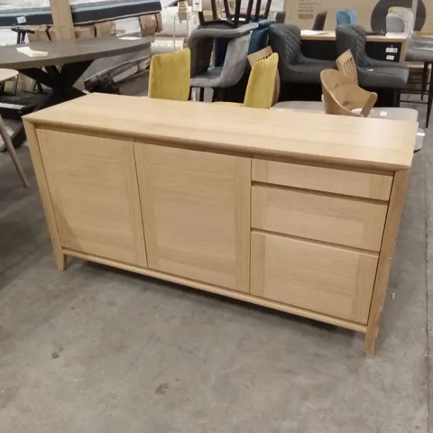 QUALITY DESIGNER BERGEN OAK WIDE SIDEBOARD