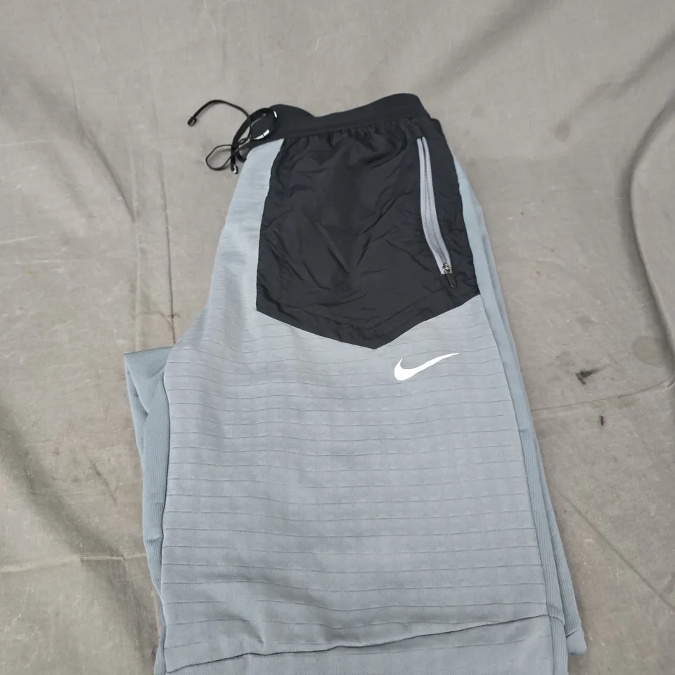 NIKE TRACK PANTS – GREY WITH BLACK ZIP POCKET PANEL - SIZE M