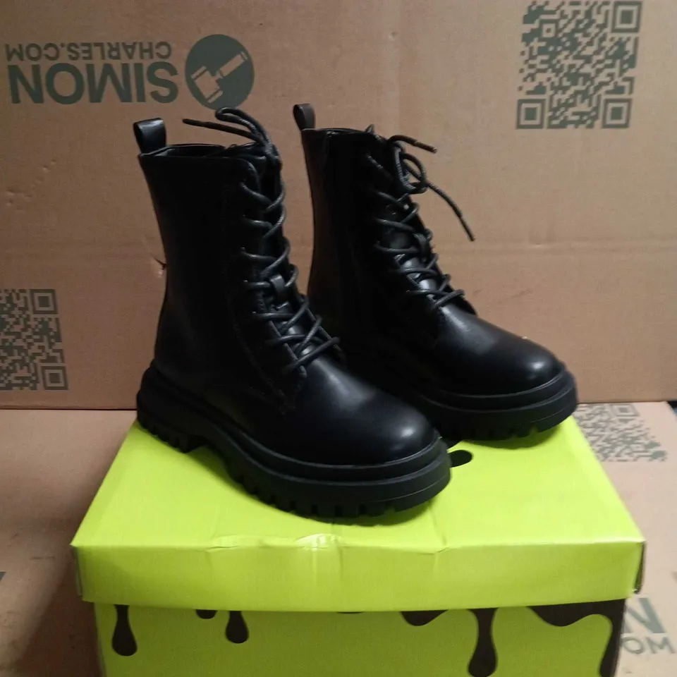 KOI KIDZ MAGIC DREAMERS LACE UP BOOTS BLACK SIZE 12