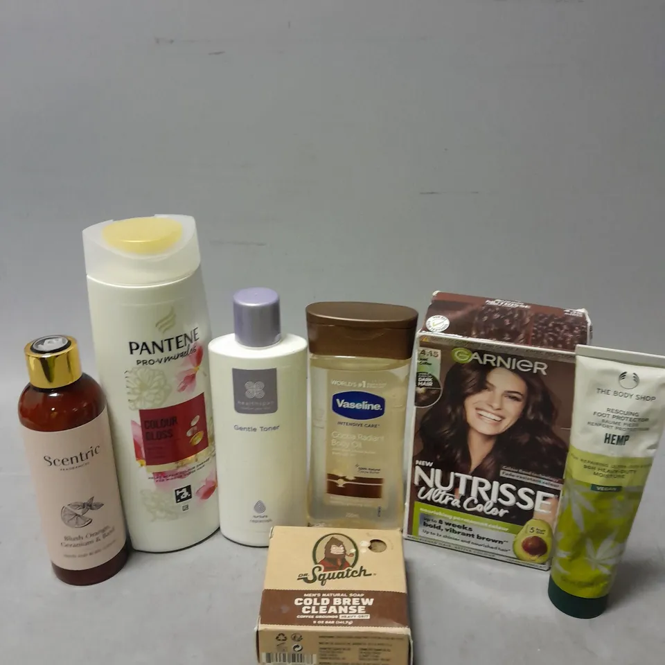 APPROXIMATELY 20 ASSORTED COSMETIC ITEMS TO INCLUDE - PANTENE COLOUR GLOSS SHAMPOO - GARNIER HAIR COLOUR - VASELINE COCOA BODY OIL