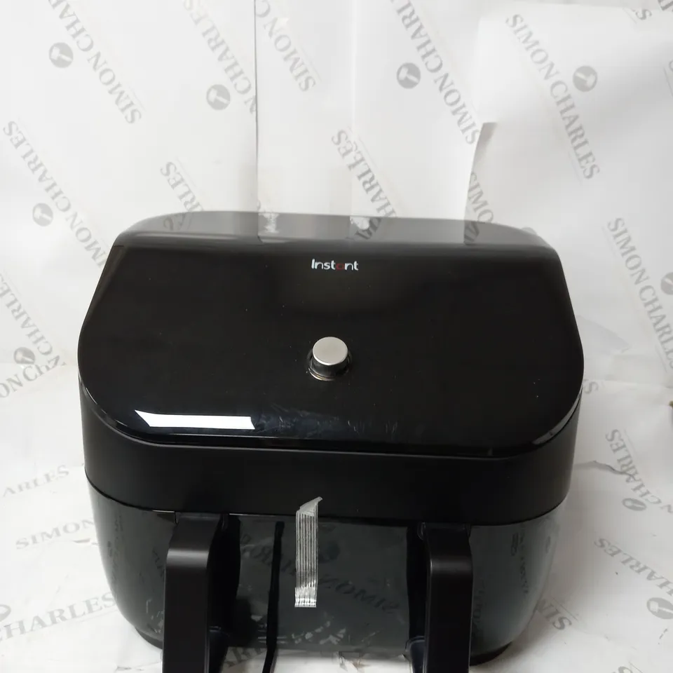 BOXED INSTANT VORTEX PLUS VERSAZONE AIR FRYER 8 IN 1