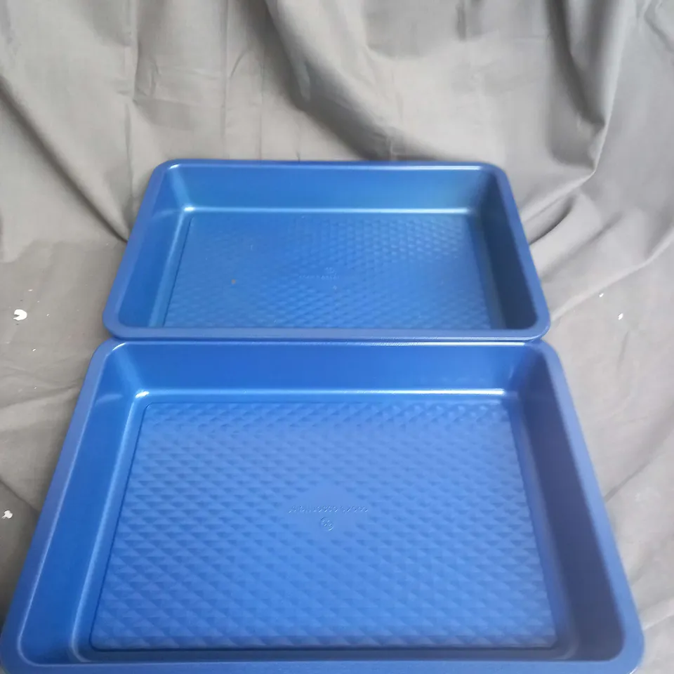 COOK'S ESSENTILAS NON STICK 2 PIECE ROASTING TRAYS