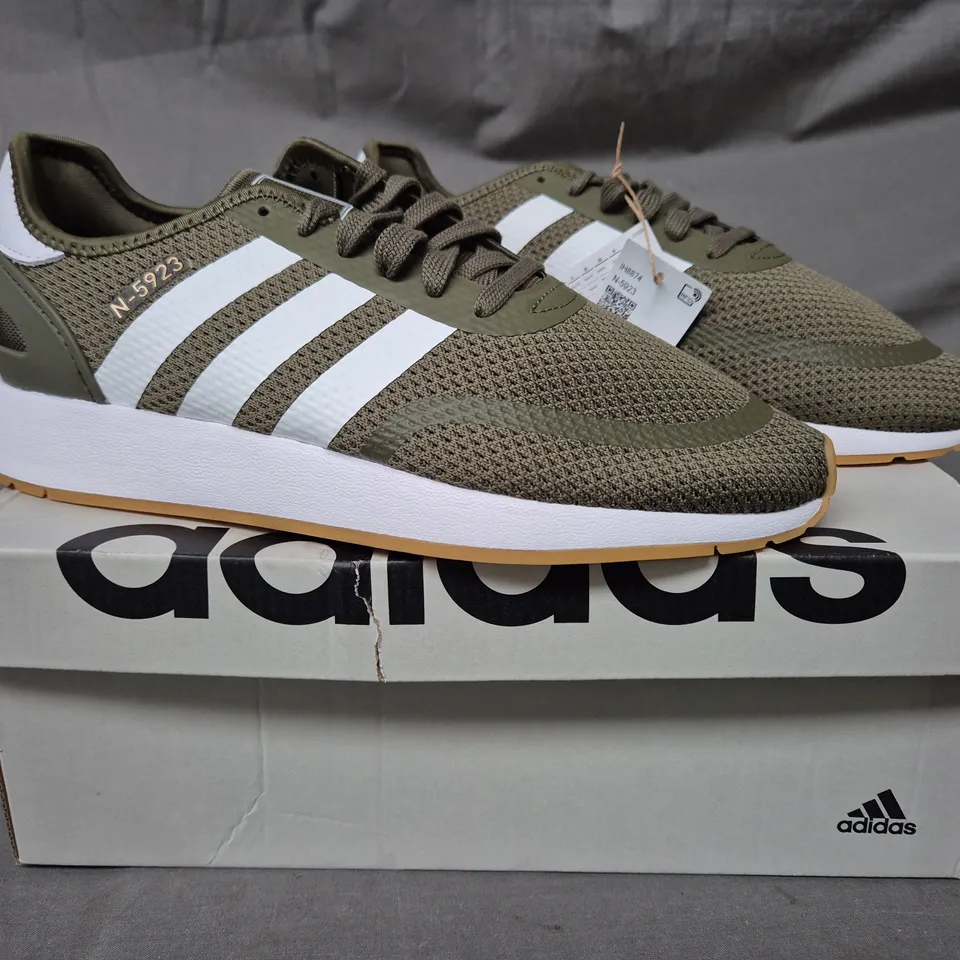 BOXED PAIR OF ADIDAS N-5923 SHOES IN SAGE/WHITE UK SIZE 9.5