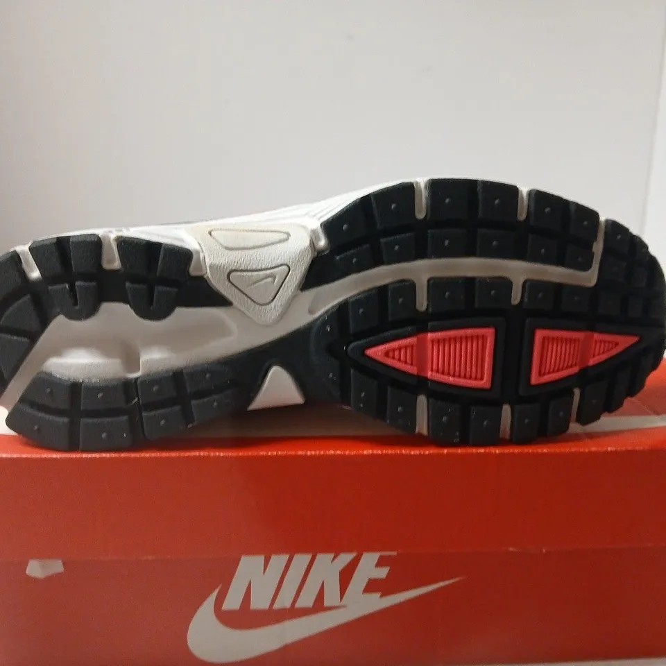 BOXED PAIR OF NIKE AIR MAX TRAINERS- COOL GREY/PINK, UK 5
