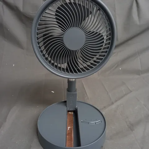BOXED BELL & HOWELL RECHARGEABLE EXTENDABLE DESK & FLOOR FAN IN GREY
