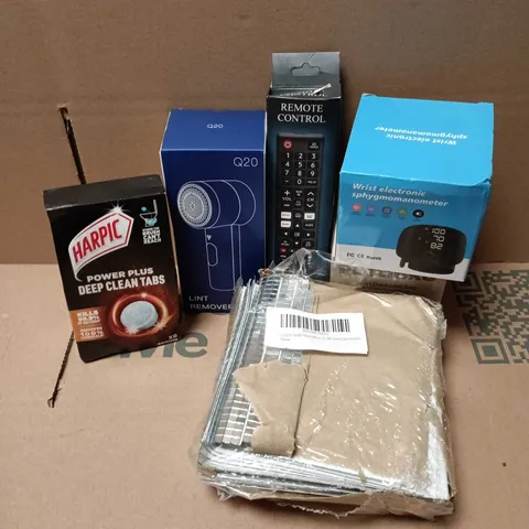 APPROXIMATELY 12 ASSORTED HOUSEHOLD ITEMS TO INCLUDE HARPIC DEEP CLEAN TABS, LINT REMOVER, FOOD DESICCANT BAG, ETC