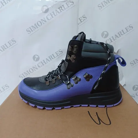 BOXED ADESSO RAINE WATERPROOF BOOTS, BLACK - SIZE 6