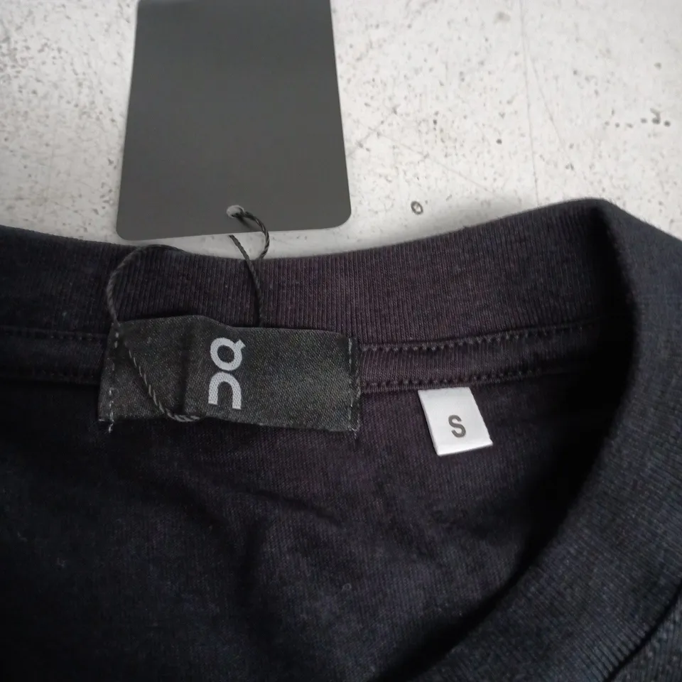 ON RUNNING BLACK T‑SHIRT UK SIZE S