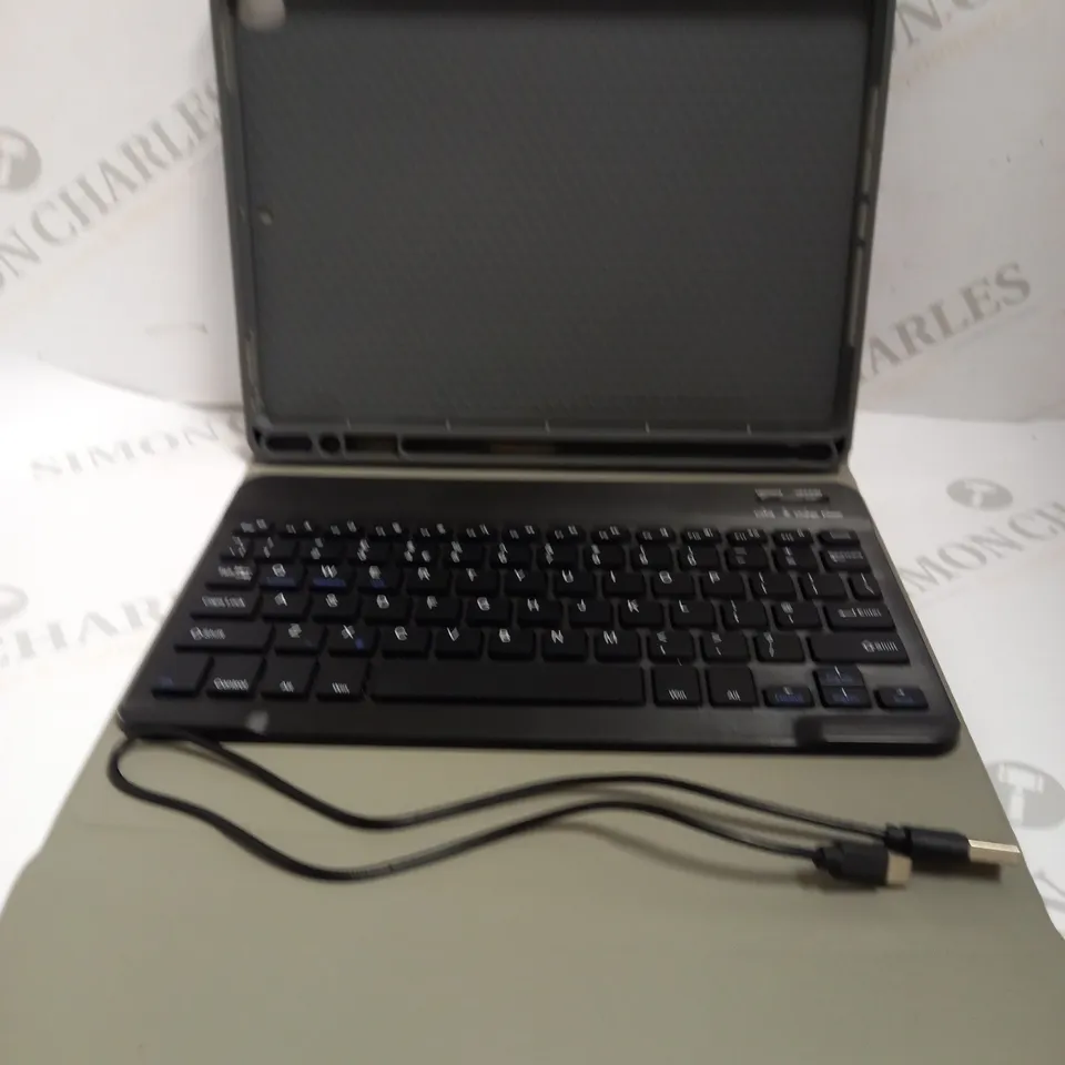 BOXED SMART KEYBOARD CASE - GREY