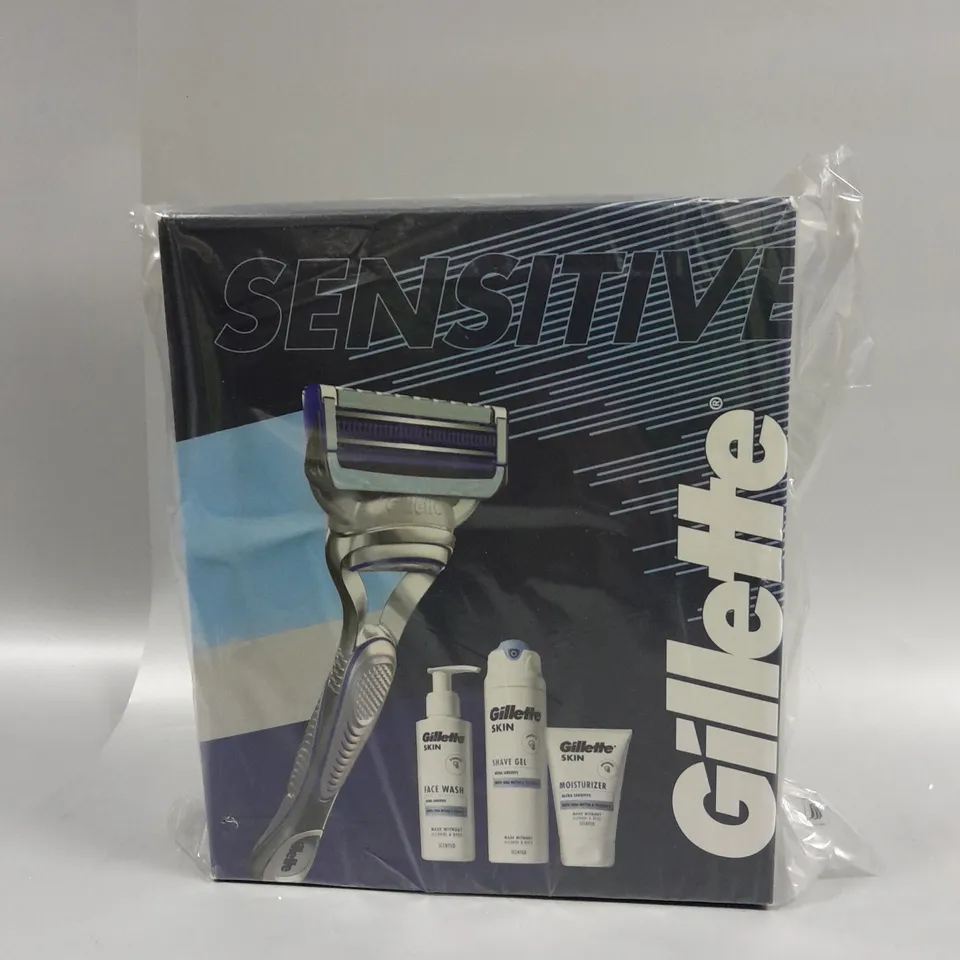 BOXED GILLETTE SKINGUARD SENSITIVE GIFT SET 