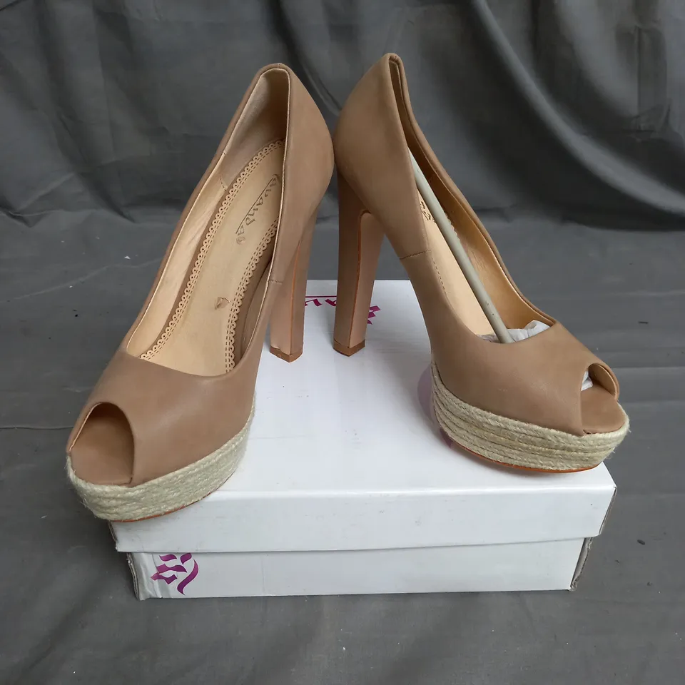 BOX OF APPROX 20 PAIRS OF OPEN TOE HEELS IN VARIOUS COLOURS TO INCLUDE BEIGE, CREAM AND BLACK - VARIOUS SIZES