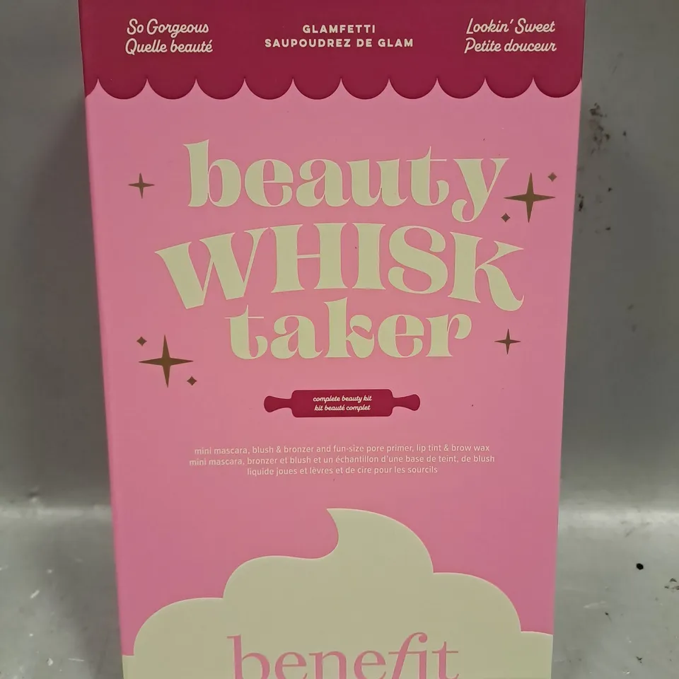 BOXED BENEFIT BEAUTY WHISK TAKER MAKE-UP SET 