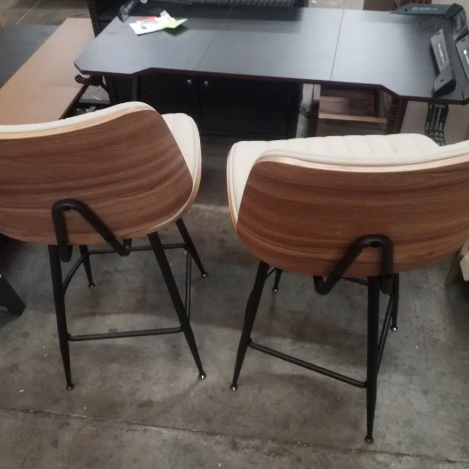 SET OF 2 SWIVEL UPHOLSTERED BAR STOOLS - CREAM