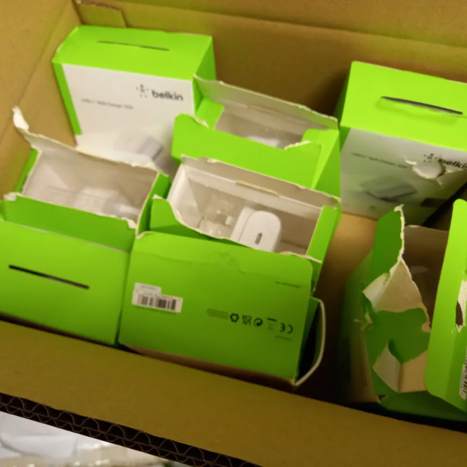 APPROXIMATELY 8 BOXED BELKIN USB-C WALL CHARGER 20W 