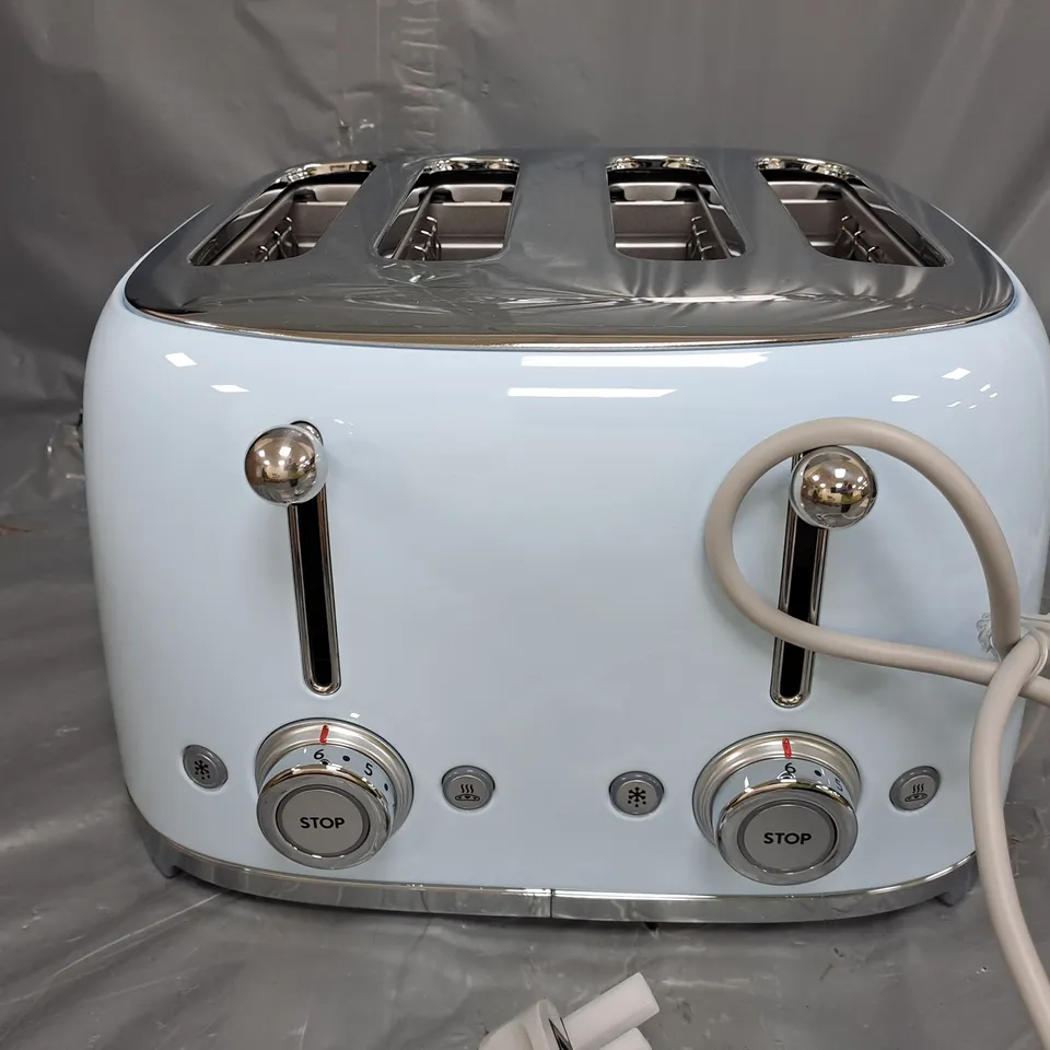 SMEG 4-SLICE TOASTER IN LIGHT BLUE