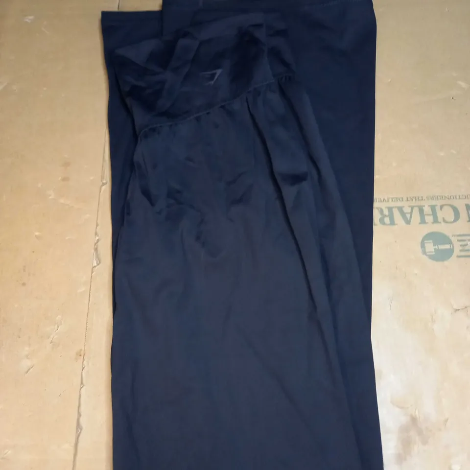 GYMSHARK TRANING TROUSERS SIZE M