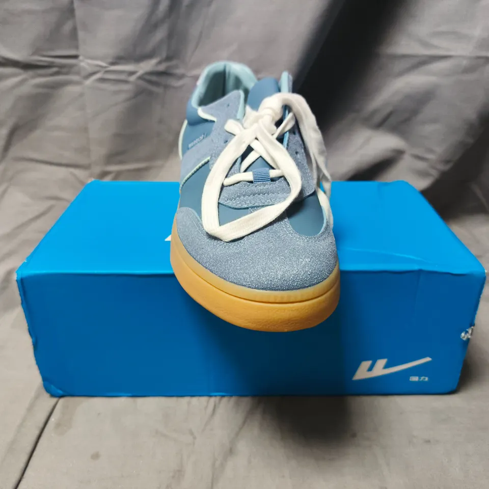 BOXED PAIR OF WARRIOR TRAINERS IN BLUE SIZE EU 41