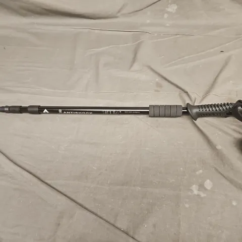 ANTI-SHOCK ADJUSTABLE HIKING STICK 