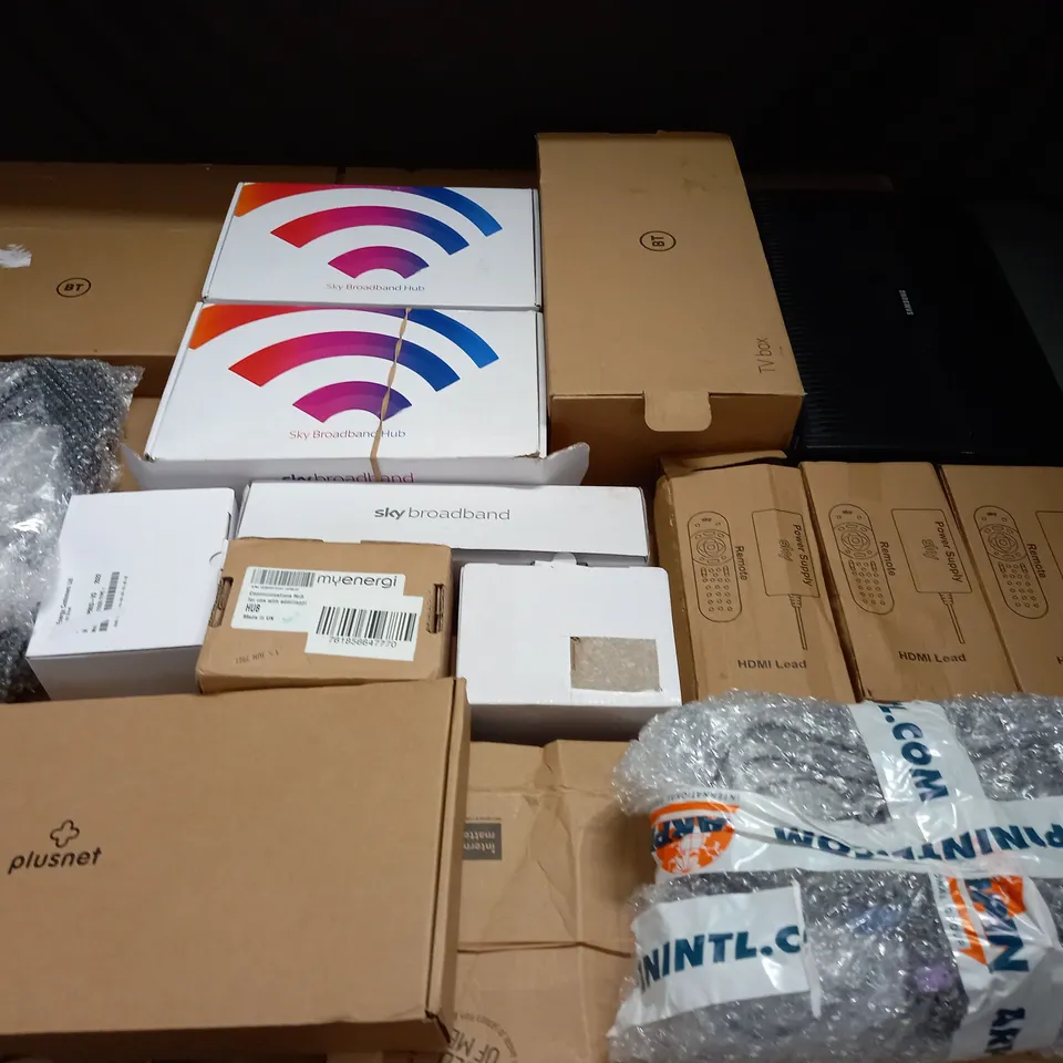 LOT OF 16 ASSORTED HOME NETWORKING AND SET TOP BOXES