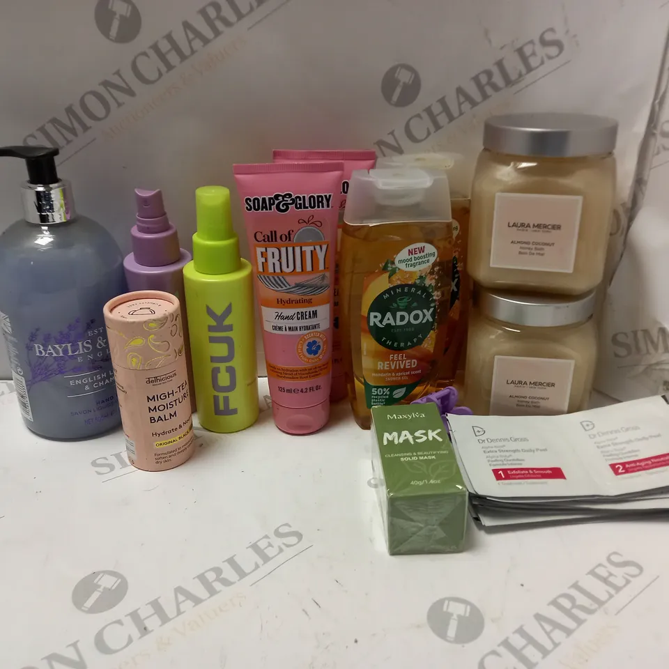 LOT OF BEAUTY ITEMS TO INCLUDE LAURA MERCIER HONEY BATH, ETC