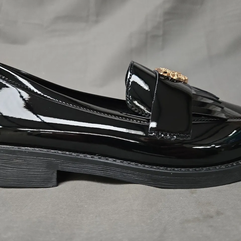 BOXED PAIR OF UNBRANDED LOAFERS IN GLOSSY BLACK EU SIZE 38