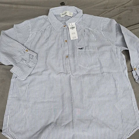 HOLLISTER STRIPED SHIRT IN BLUE/WHITE - SMALL
