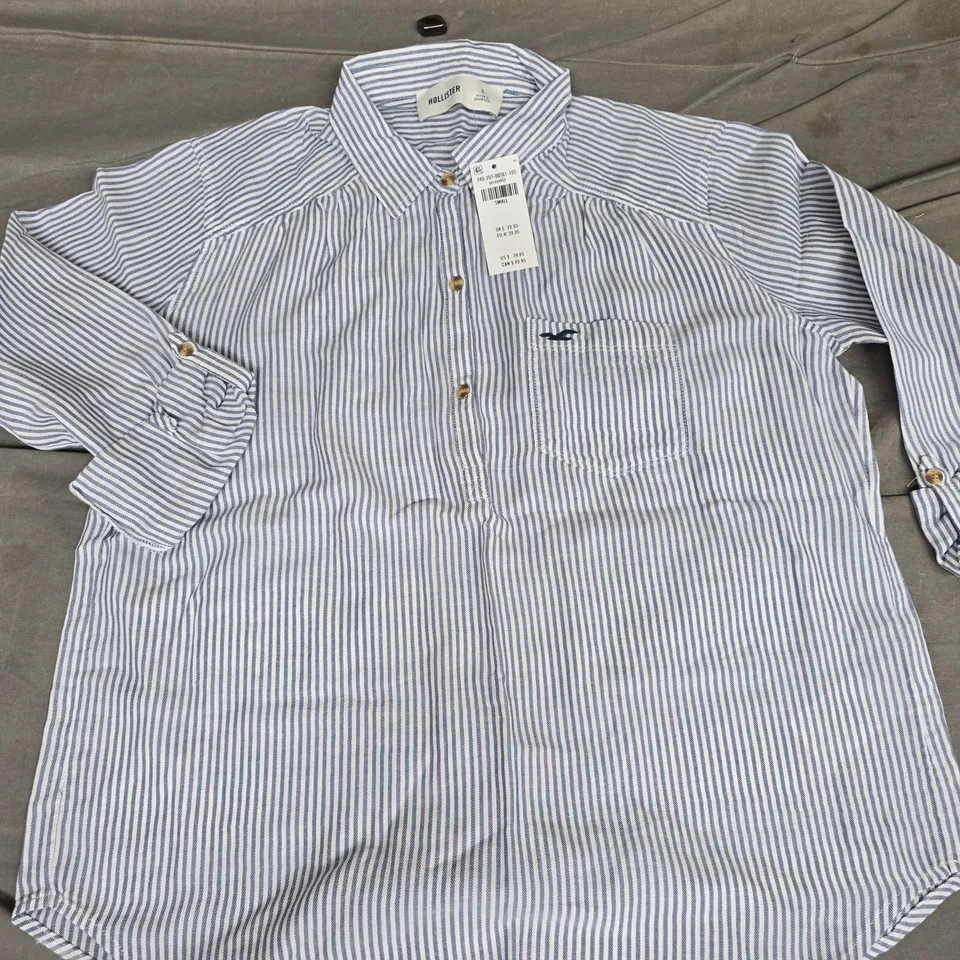 HOLLISTER STRIPED SHIRT IN BLUE/WHITE - SMALL